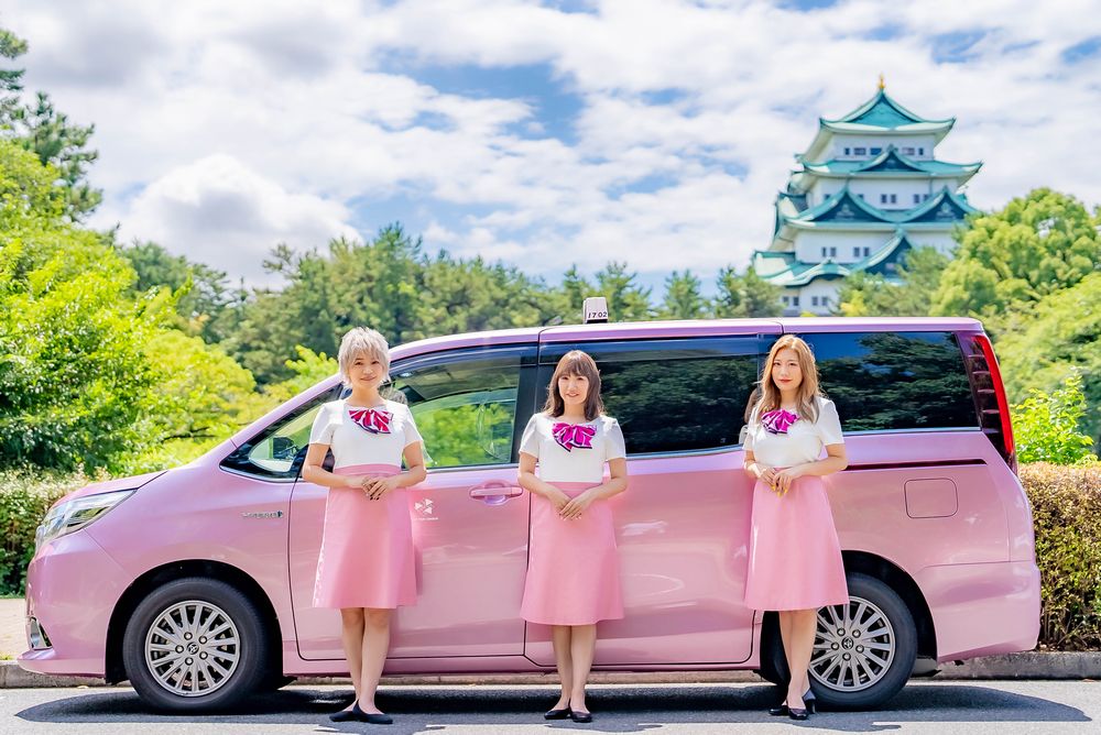 フジタクシー、名古屋観光プラン「ピンクタクシーで巡る！秋のライトアップ@名古屋」　女性ドライバーユニット「TAXI’Shez」も運行に参加